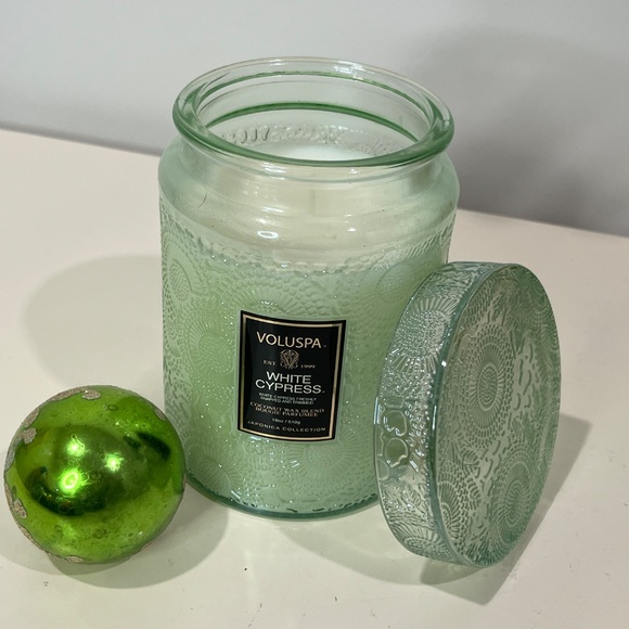 Voluspa White Cypress - Large Lidded Candle - 18 oz Candle NEW Made in USA - Picture 5 of 8